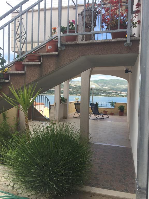 Apartment Karmen Trogir Bagian luar foto